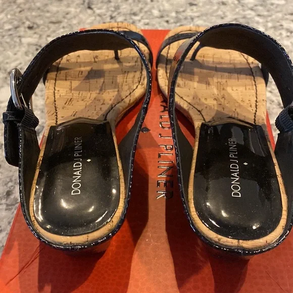 EUC Donald Pliner “Doli2-UX” in black textured pearls Ed patent leather. US 9.5 - Picture 3 of 5